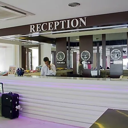 Otel Adella 4*