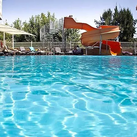Adella 4*
